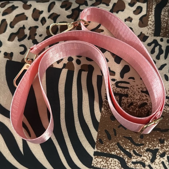 NWOT! Adjustable Light Pink Purse Bag Replacement Strap with Gold Hardware - Picture 1 of 3